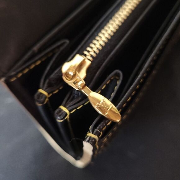Louis Vuitton Louis Vuitton Suhali Portefeuille Le Favori Wallet LIKE NEW - Picture 12 of 16